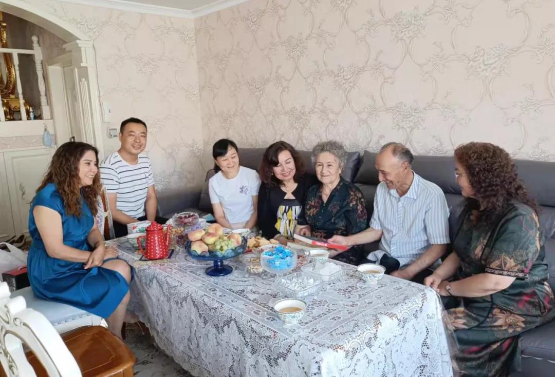 圖2-8詢問離退休老職工生活近況和身體狀況